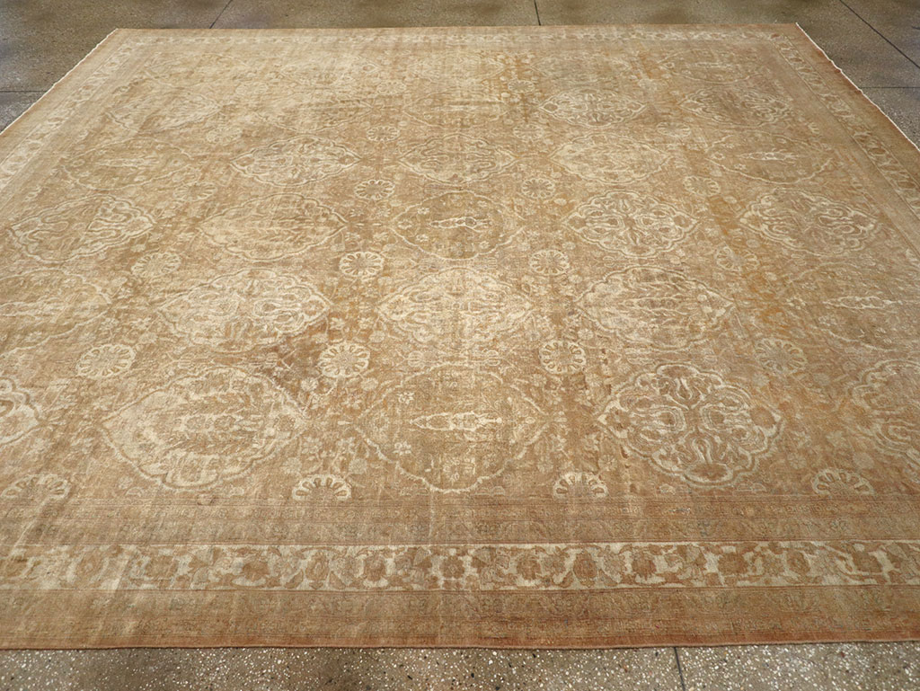 Antique Indian Agra Square Room Size Carpet, No.13455 - Galerie Shabab
