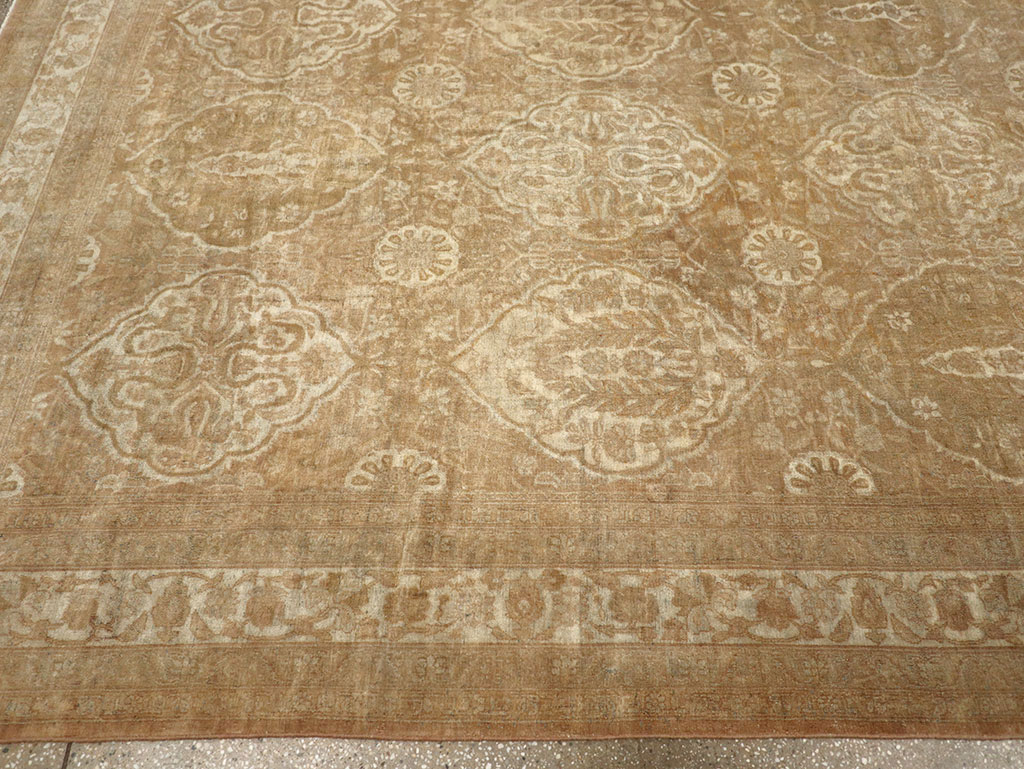 Antique Indian Agra Square Room Size Carpet, No.13455 - Galerie Shabab