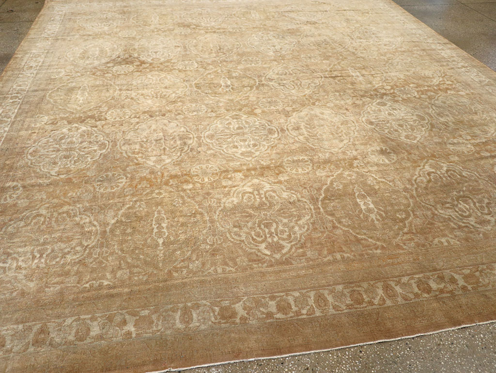 Antique Indian Agra Square Room Size Carpet, No.13455 - Galerie Shabab