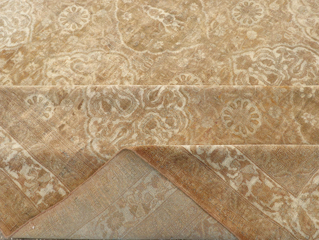 Antique Indian Agra Square Room Size Carpet, No.13455 - Galerie Shabab