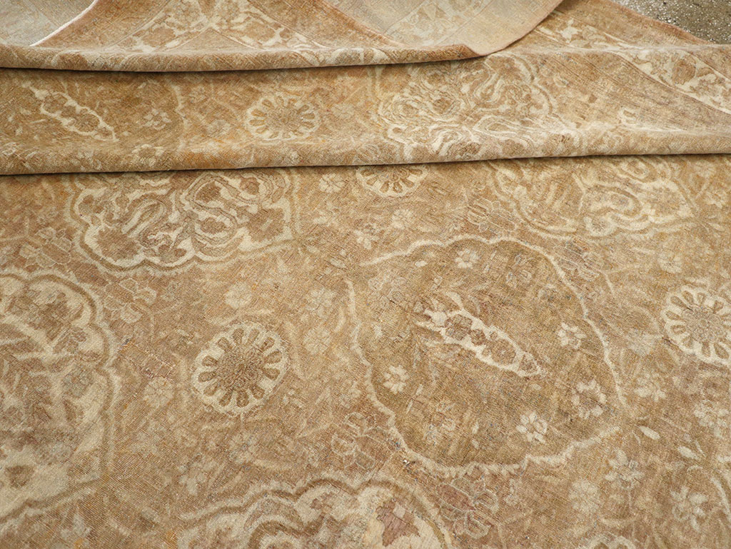 Antique Indian Agra Square Room Size Carpet, No.13455 - Galerie Shabab