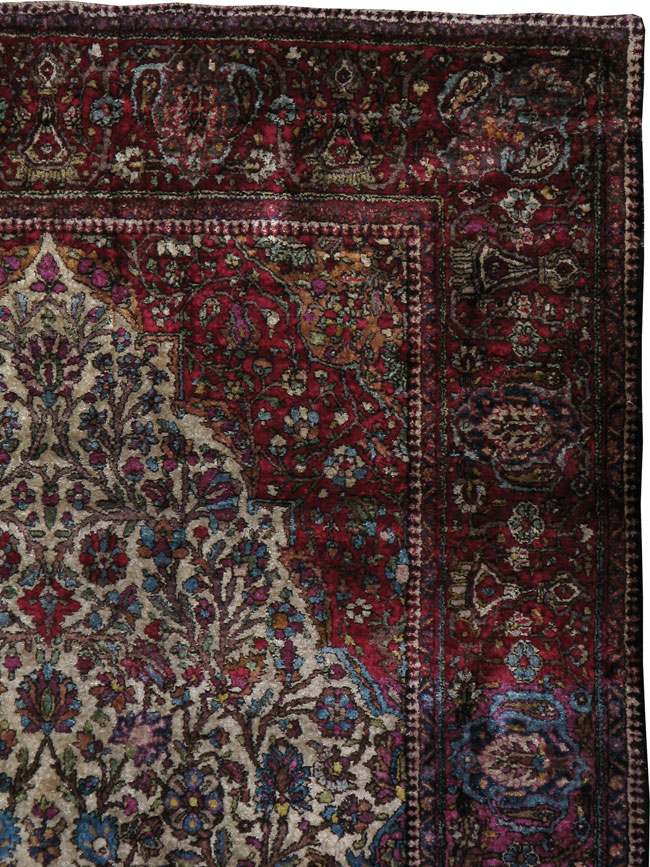 Antique Persian Kashan Silk Rug, No.13476 - Galerie Shabab