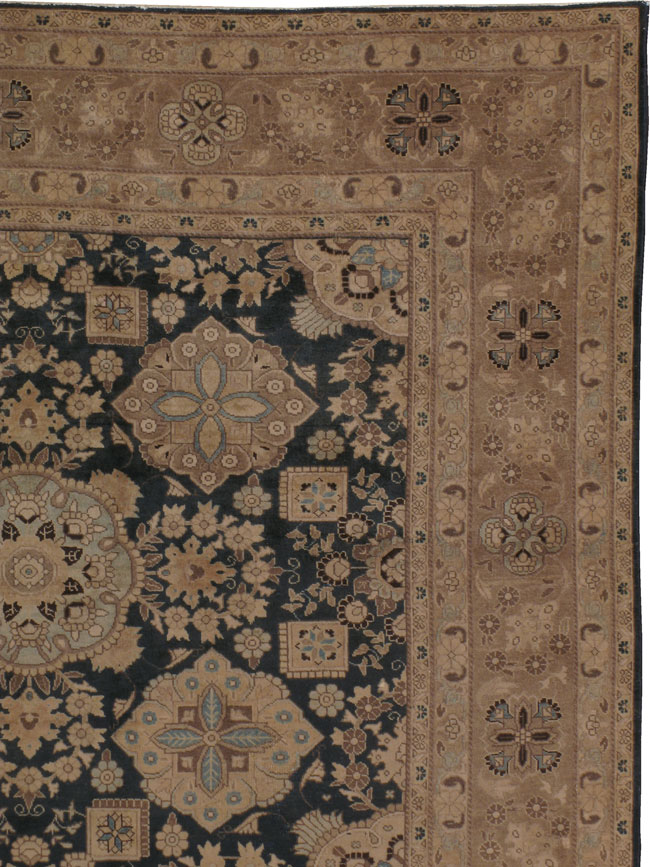 Antique Persian Tabriz Carpet, No.13641 - Galerie Shabab