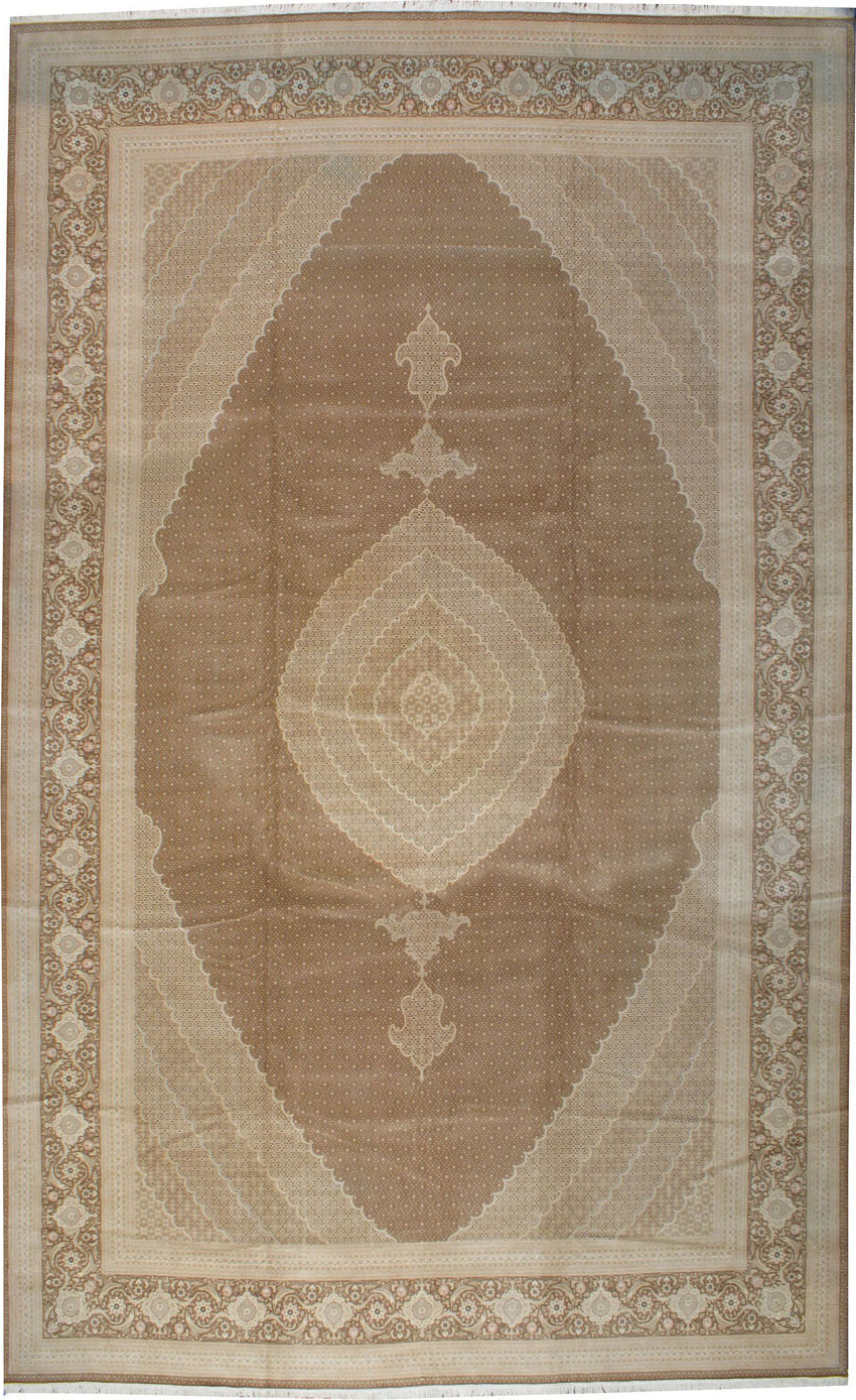 A Tabriz Carpet, No.13644 - Galerie Shabab