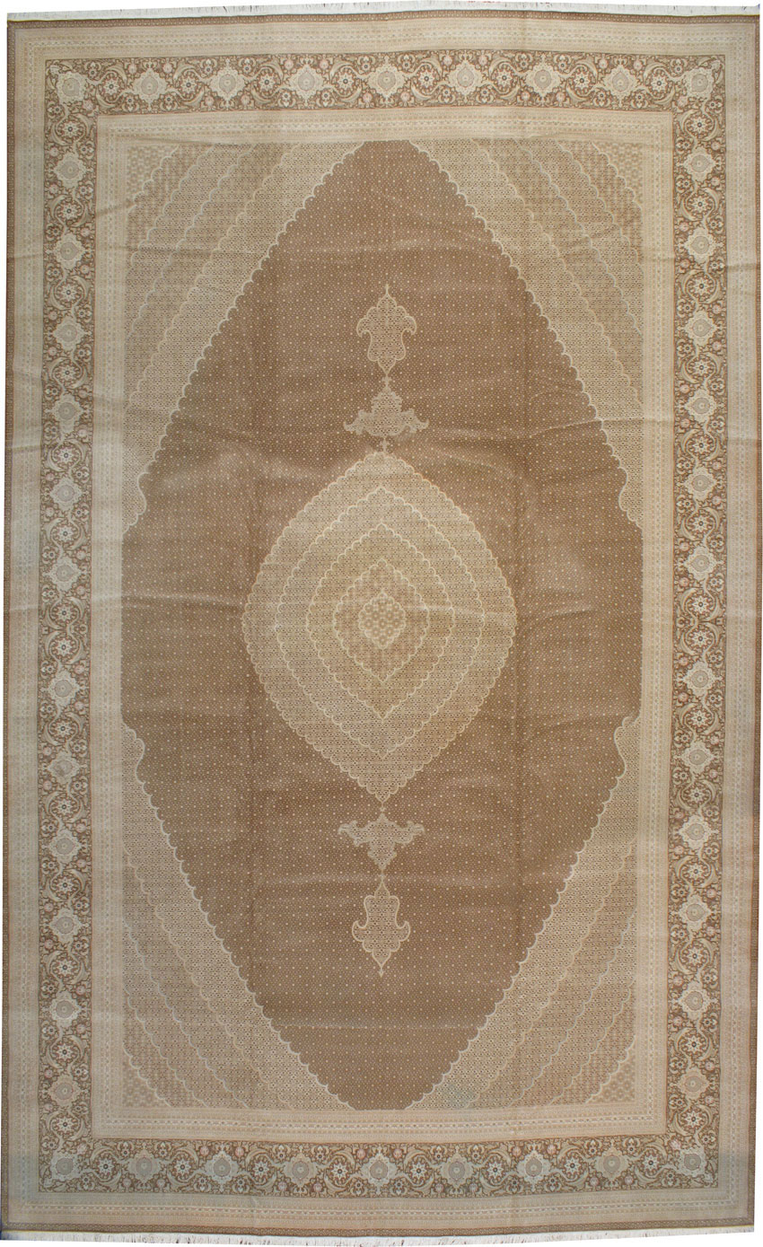 A Tabriz Carpet, No.13644 - Galerie Shabab