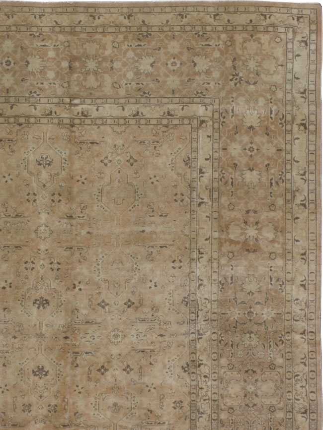 A Tabriz Carpet, No.13692 - Galerie Shabab