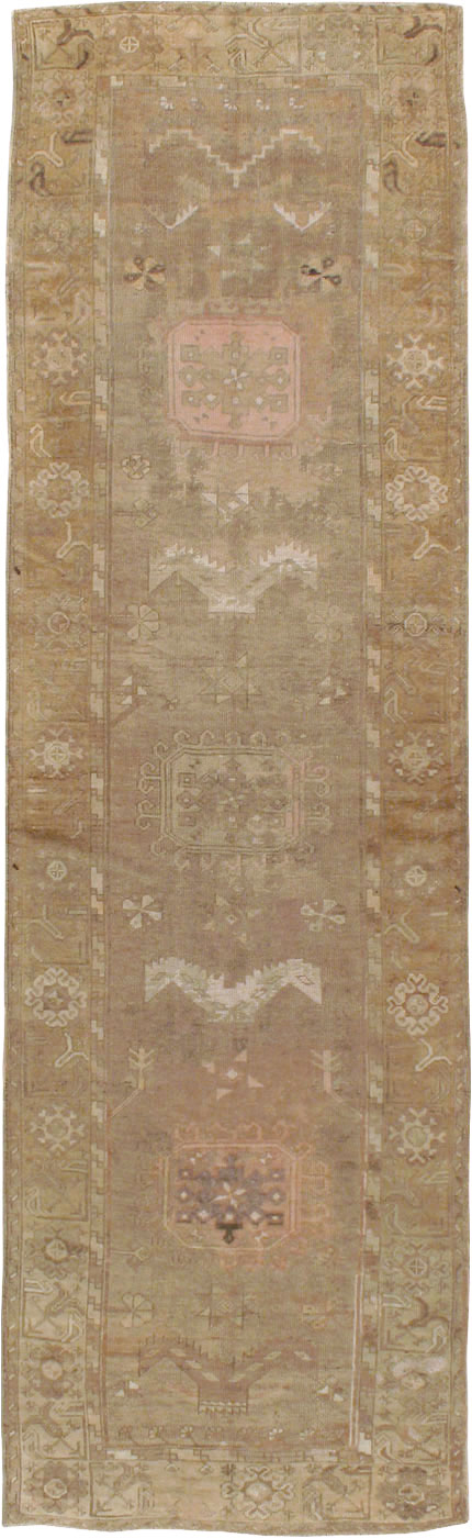 An Oushak Runner, No.13773 - Galerie Shabab