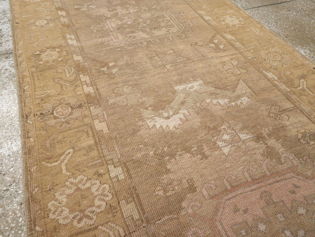 An Oushak Runner, No.13773 - Galerie Shabab