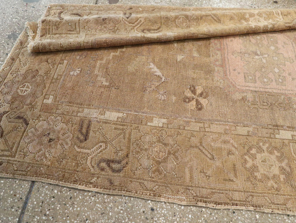 An Oushak Runner, No.13773 - Galerie Shabab