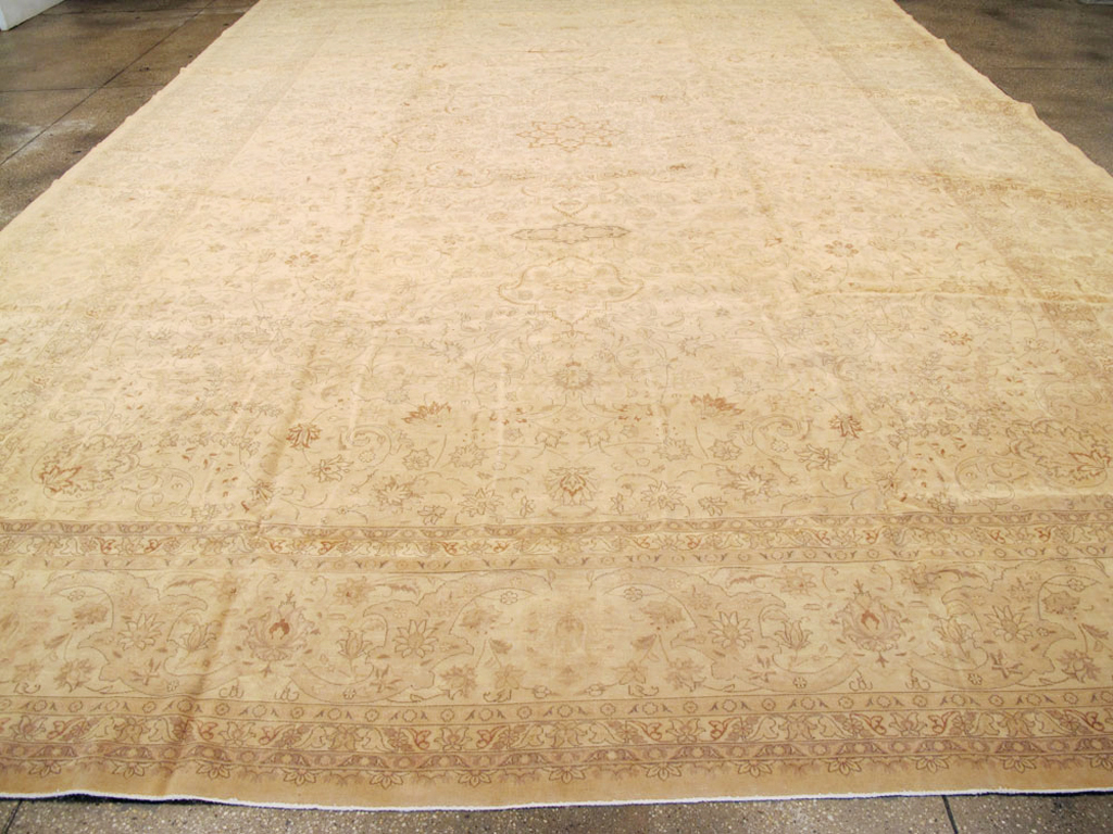 Antique Persian Tabriz Carpet, No.13817 - Galerie Shabab