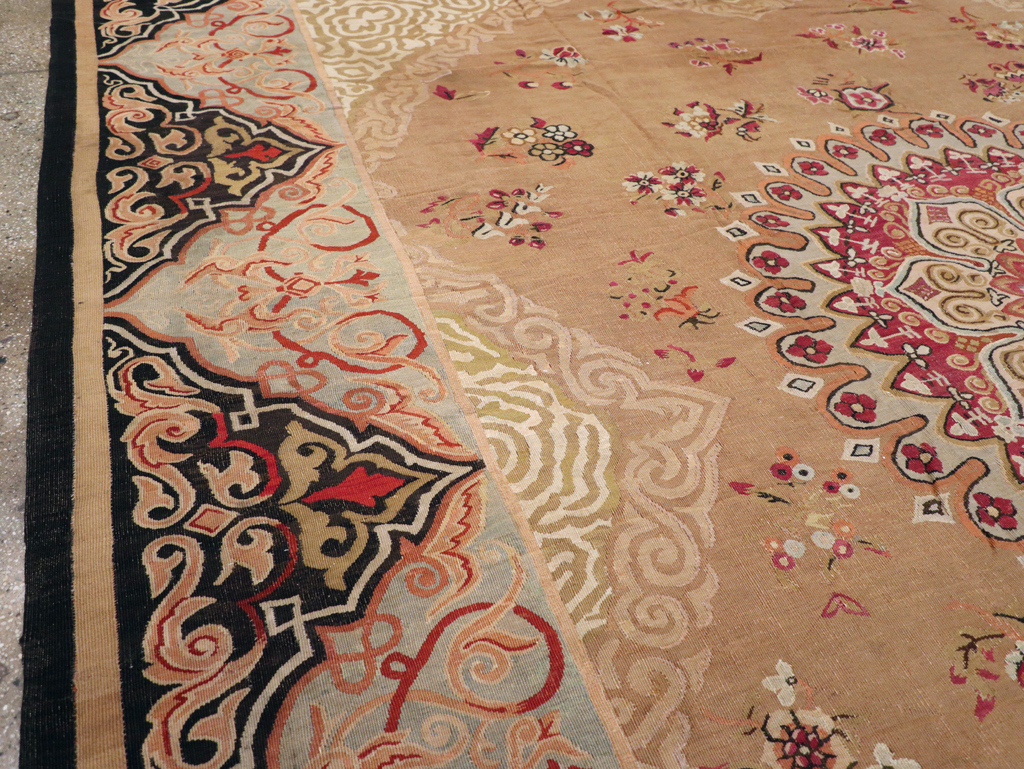 Antique French Aubusson Carpet, No.13841 - Galerie Shabab