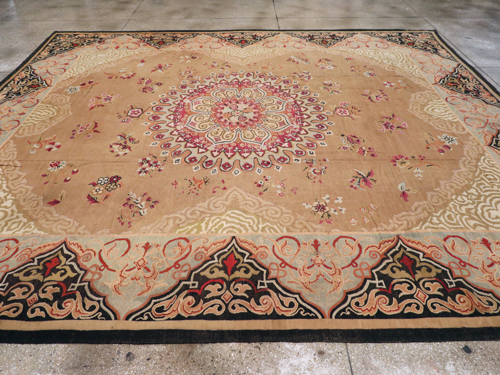 Antique French Aubusson Carpet, No.13841 - Galerie Shabab