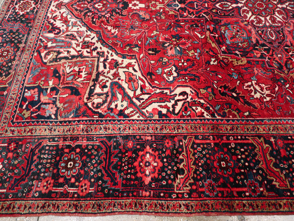 Vintage Persian Heriz Room Size Carpet, No.13870 - Galerie Shabab