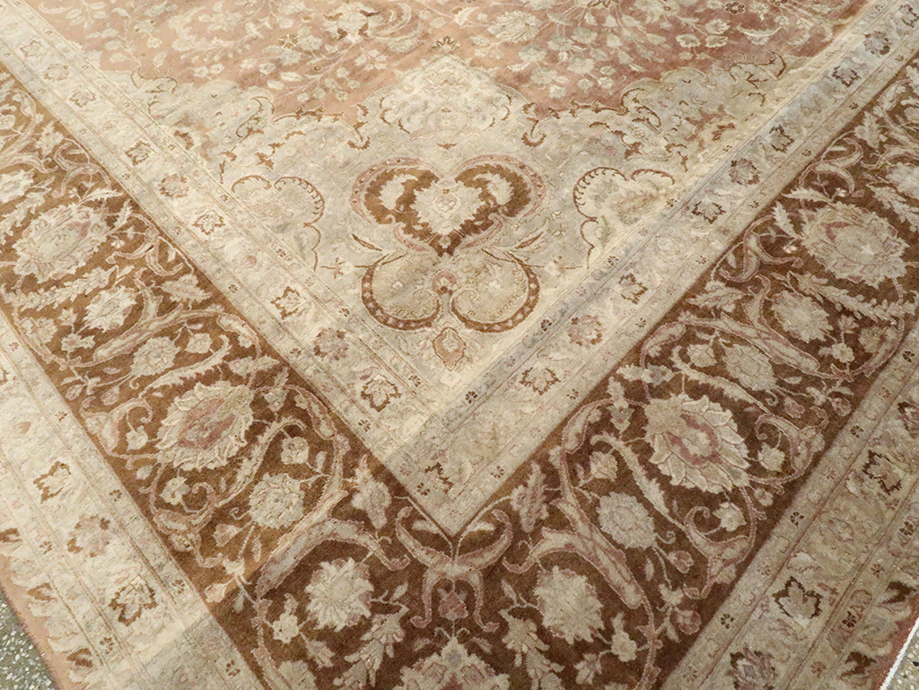 Vintage Persian Tabirz Carpet, No.13901 - Galerie Shabab