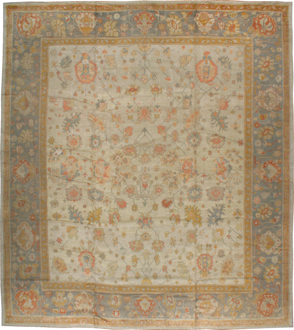 An Oushak Square Carpet, No.13912 - Galerie Shabab