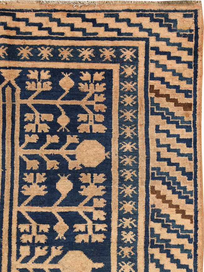 A Samarkand Rug, No.14052 - Galerie Shabab