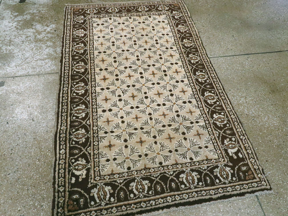 Vintage Indian Agra Rug, No.14086 - Galerie Shabab