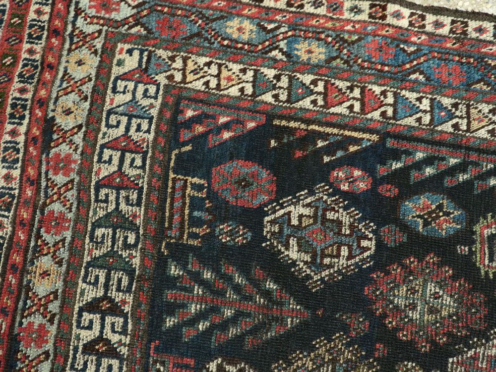 Antique Persian Shiraz Rug, No.14093 - Galerie Shabab
