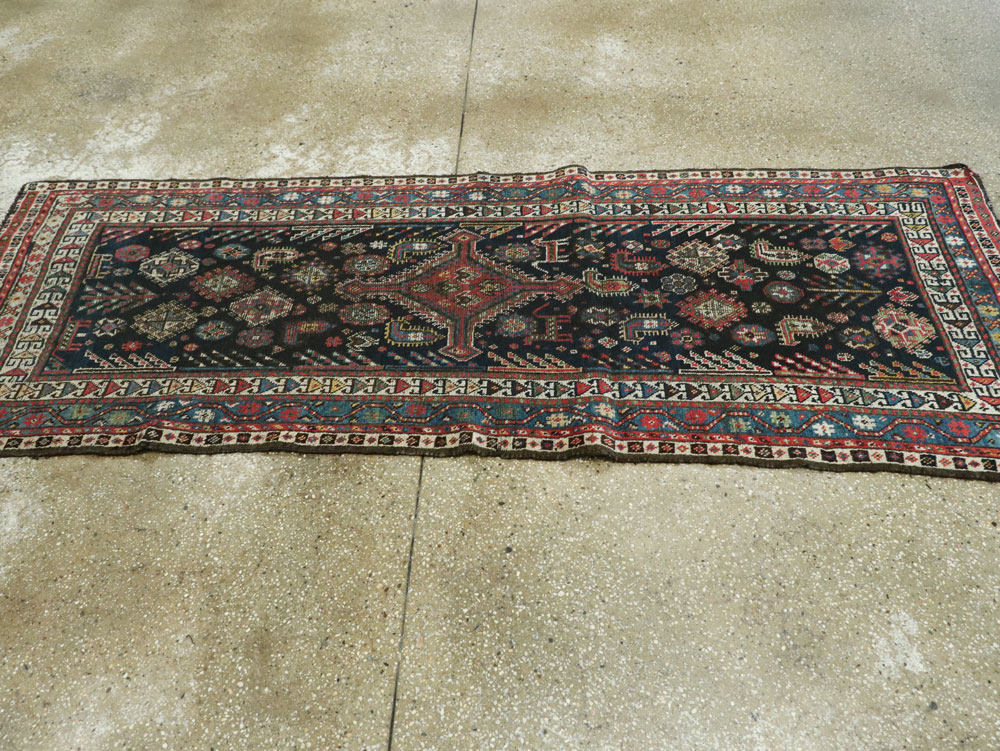 Antique Persian Shiraz Rug, No.14093 - Galerie Shabab