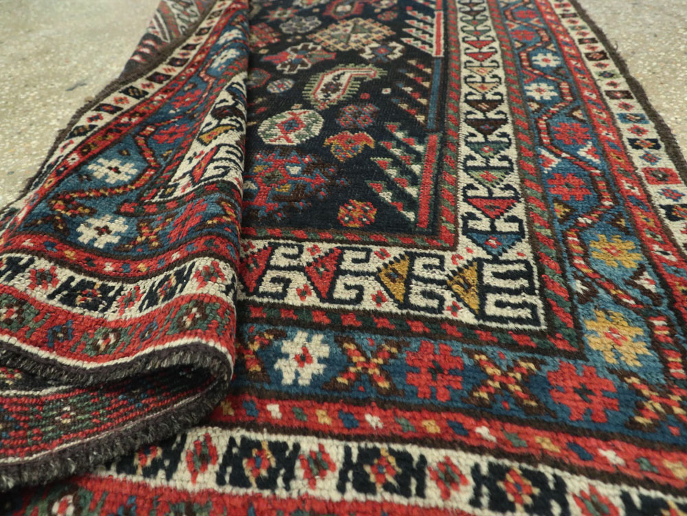 Antique Persian Shiraz Rug, No.14093 - Galerie Shabab