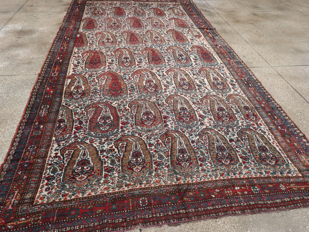 Antique Persian Shiraz Carpet, No.14137 - Galerie Shabab