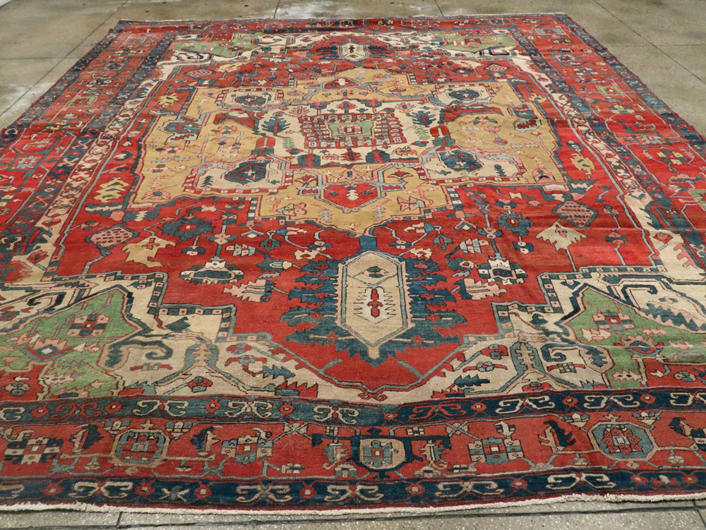 Antique Persian Heriz Carpet, No.14272 - Galerie Shabab