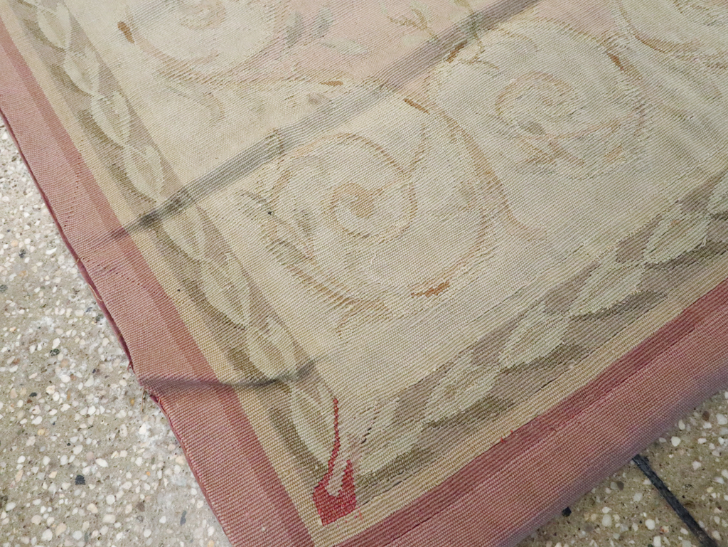 Antique French Aubusson Rug, No.14331 - Galerie Shabab