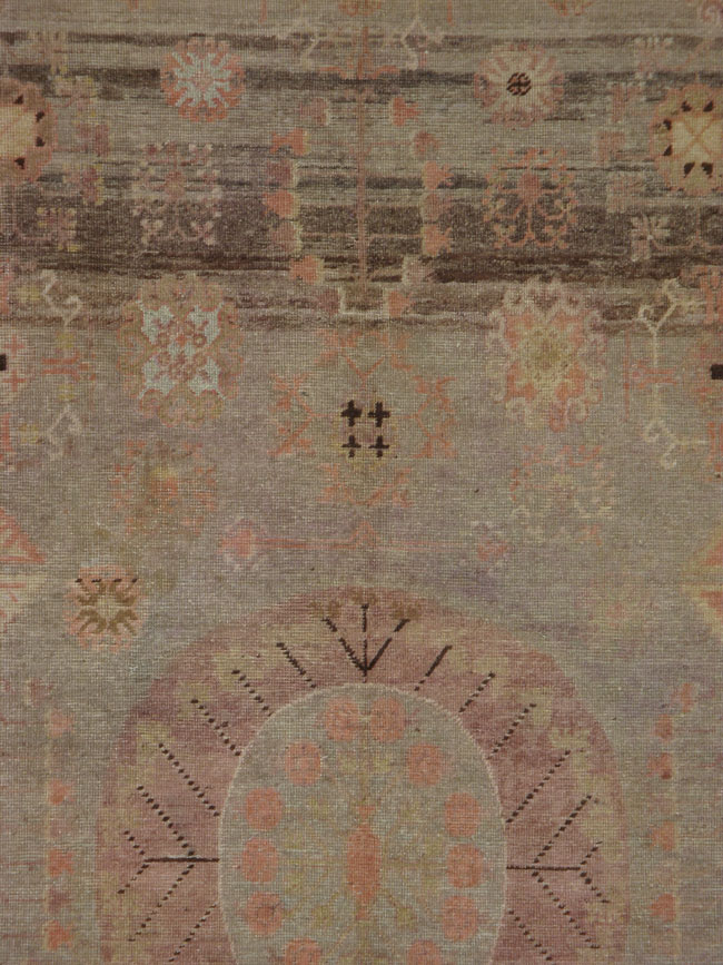 Antique Khotan Carpet, No.14418 - Galerie Shabab