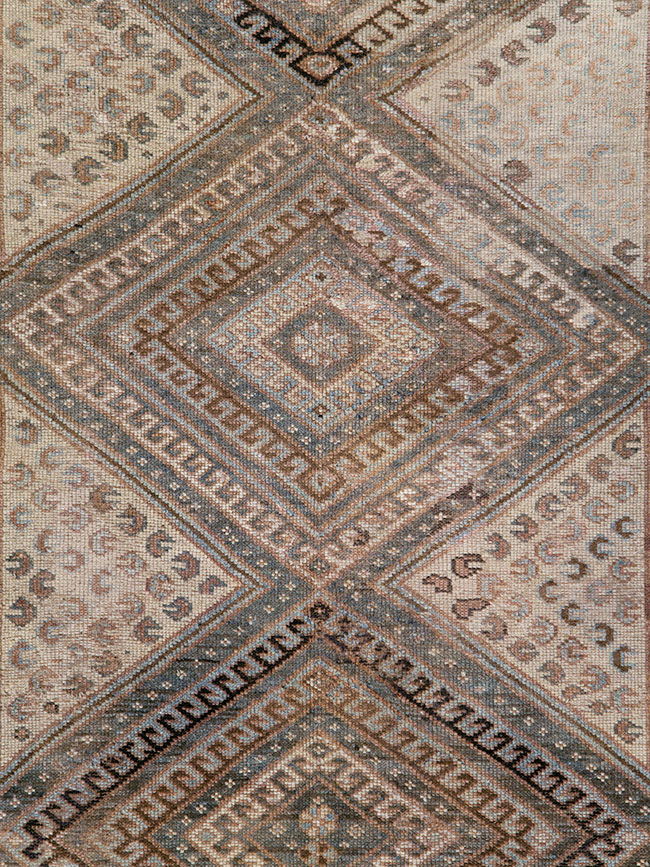 Antique Persian Shiraz Gallery Rug, No.14480 - Galerie Shabab
