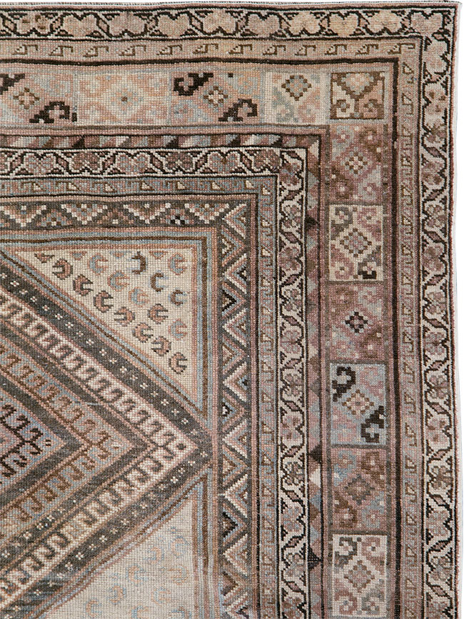 Antique Persian Shiraz Gallery Rug, No.14480 - Galerie Shabab