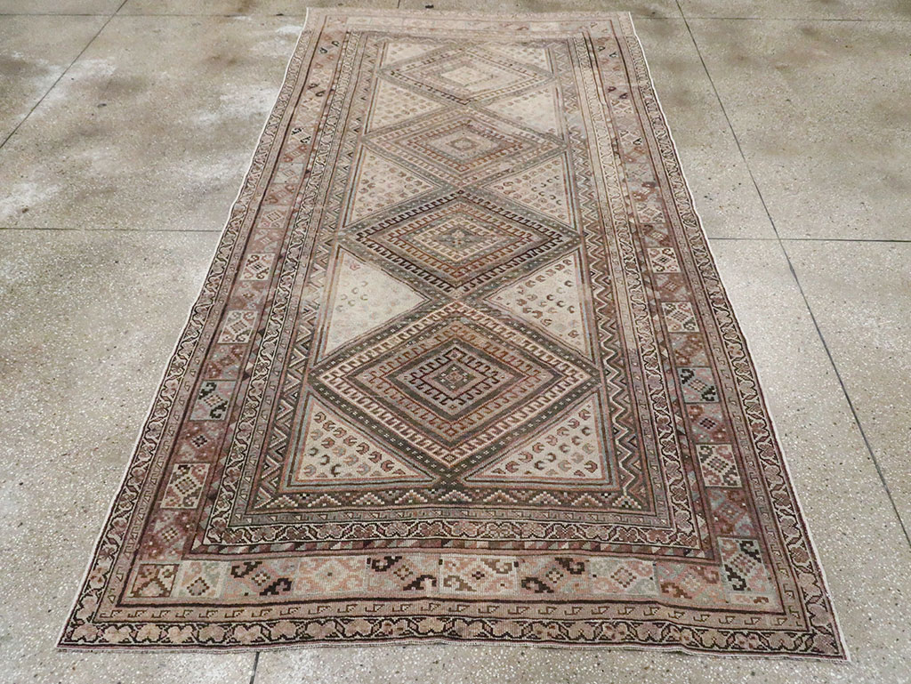 Antique Persian Shiraz Gallery Rug, No.14480 - Galerie Shabab
