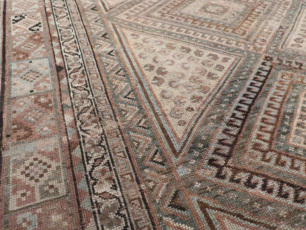 Antique Persian Shiraz Gallery Rug, No.14480 - Galerie Shabab