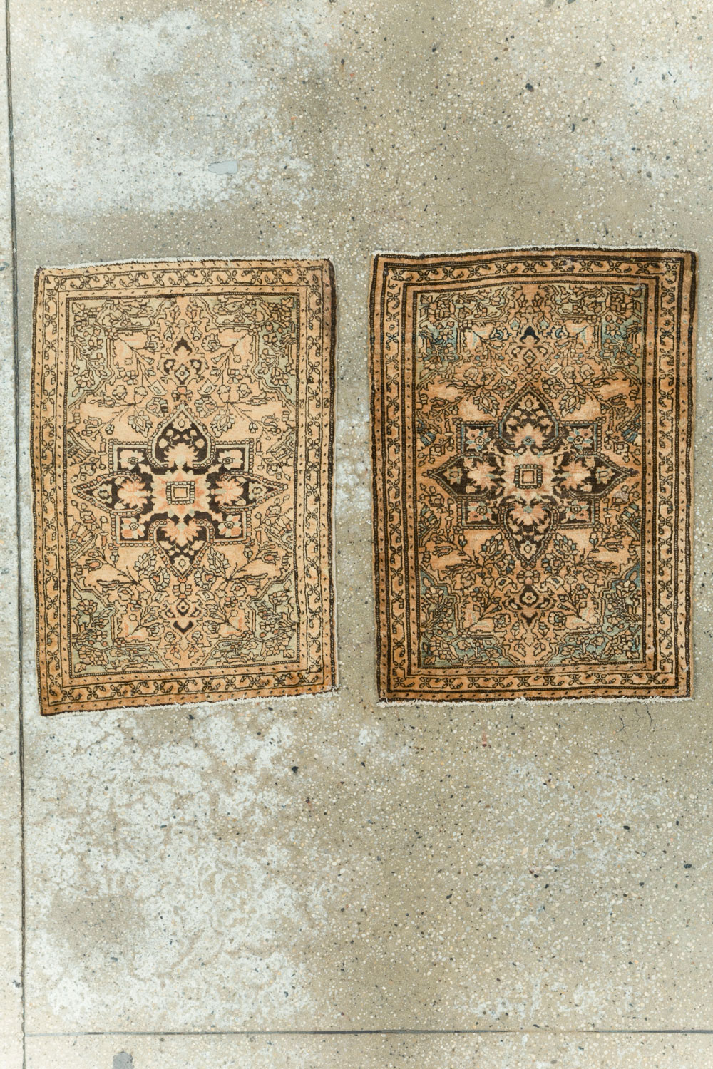 Antique Persian Sarouk Fereghan Rug (Pair: 1 of 2), No.14554 - Galerie Shabab