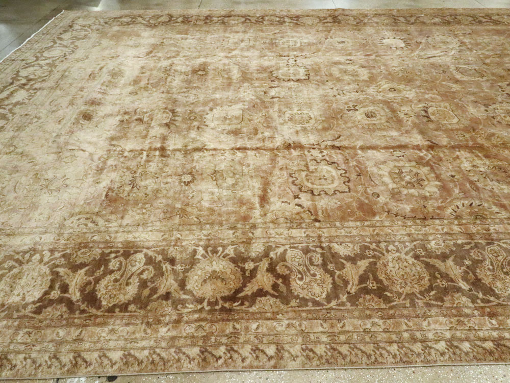 Antique Persian Tabriz Carpet, No.14636 - Galerie Shabab