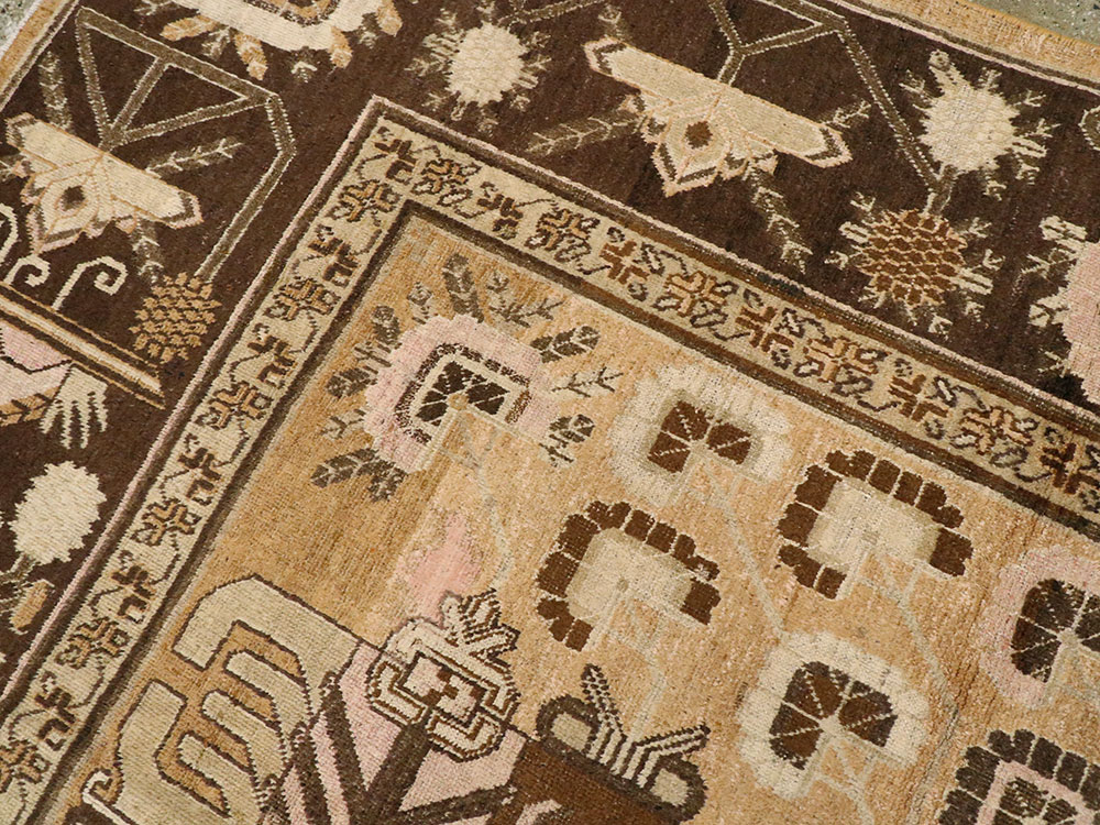 Vintage East Turkestan Khotan Pictorial Carpet, No.14651 - Galerie Shabab