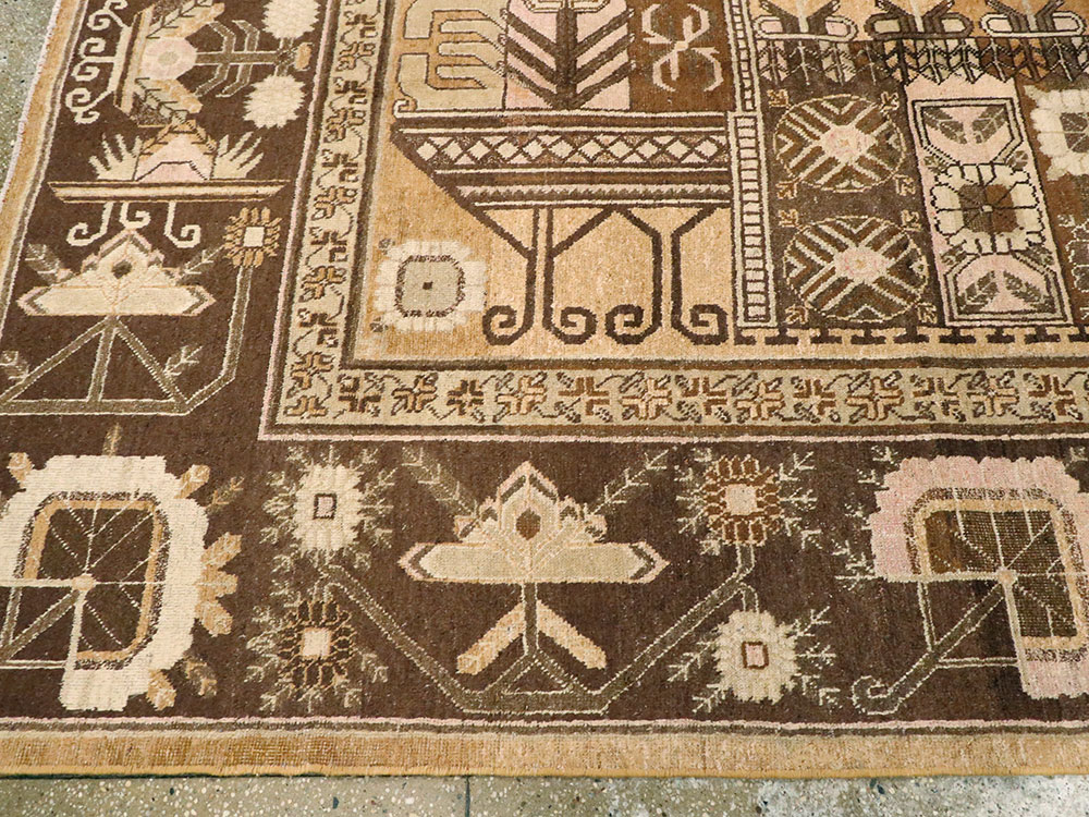 Vintage East Turkestan Khotan Pictorial Carpet, No.14651 - Galerie Shabab