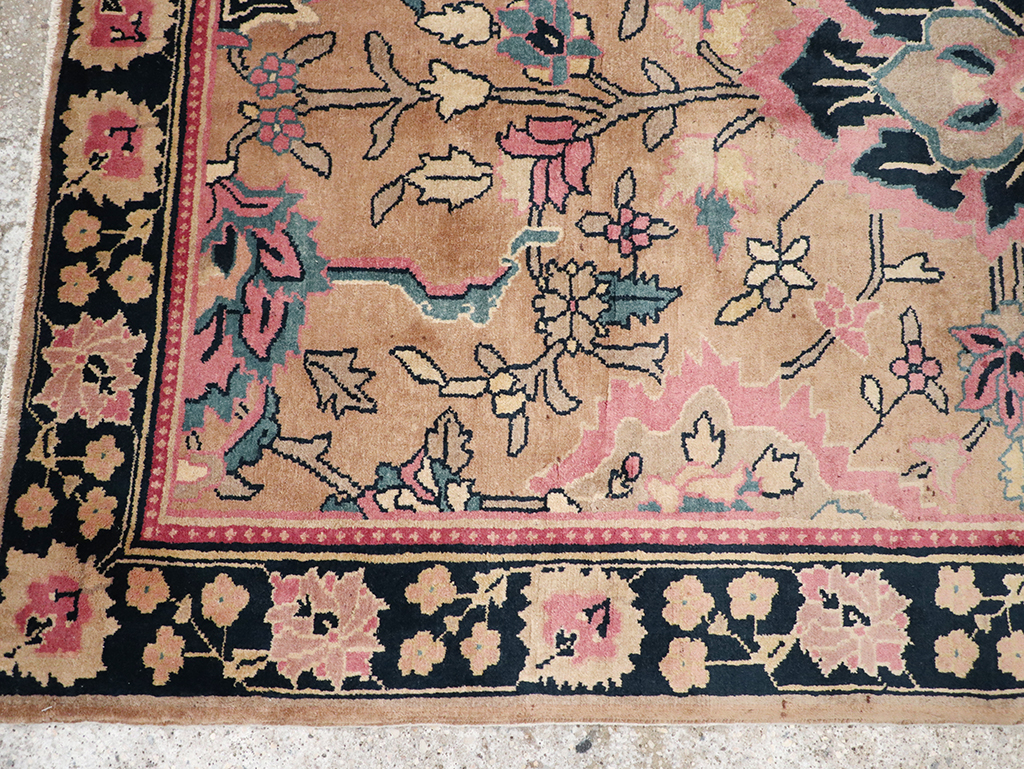 Antique Indian Lahore Rug, No.14688 - Galerie Shabab