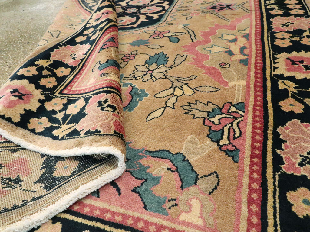 Antique Indian Lahore Rug, No.14696 - Galerie Shabab