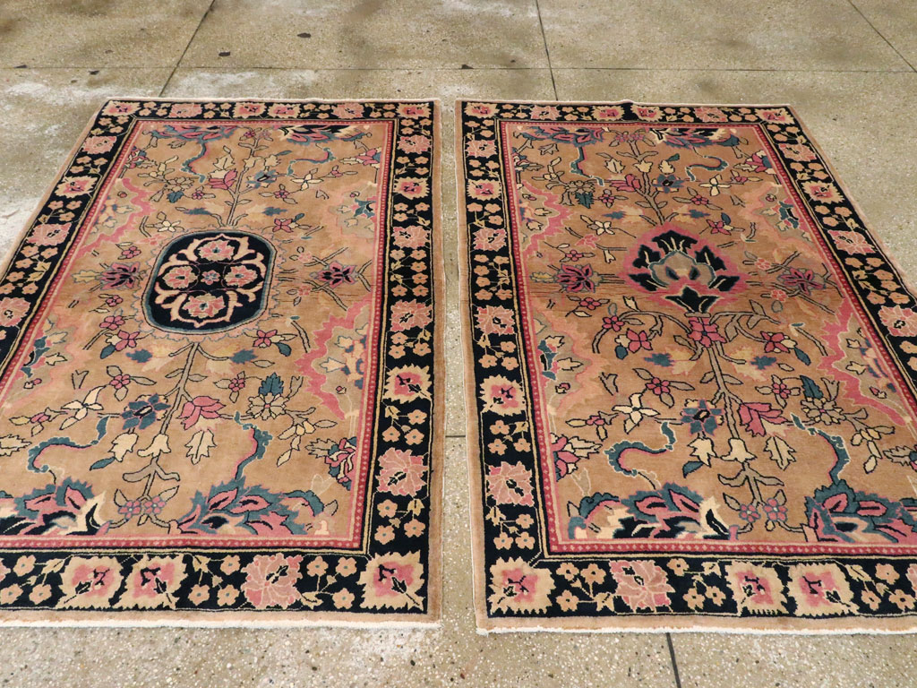 Antique Indian Lahore Rug, No.14696 - Galerie Shabab