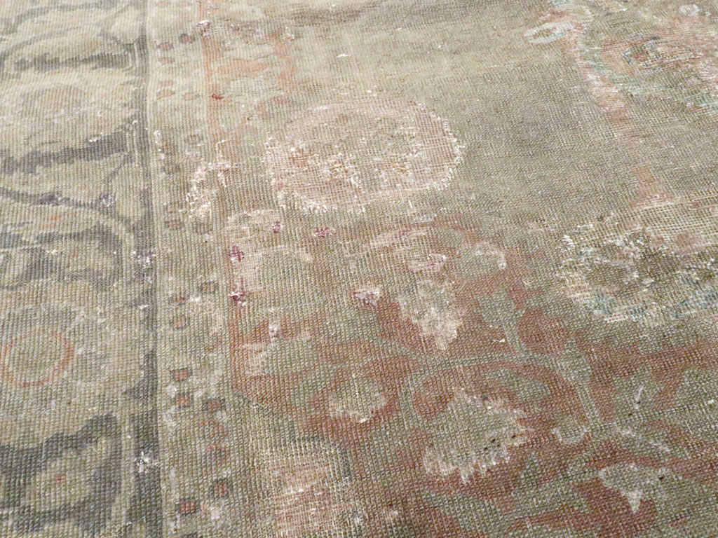Vintage Turkish Sivas Distressed Rug, No.14763 - Galerie Shabab