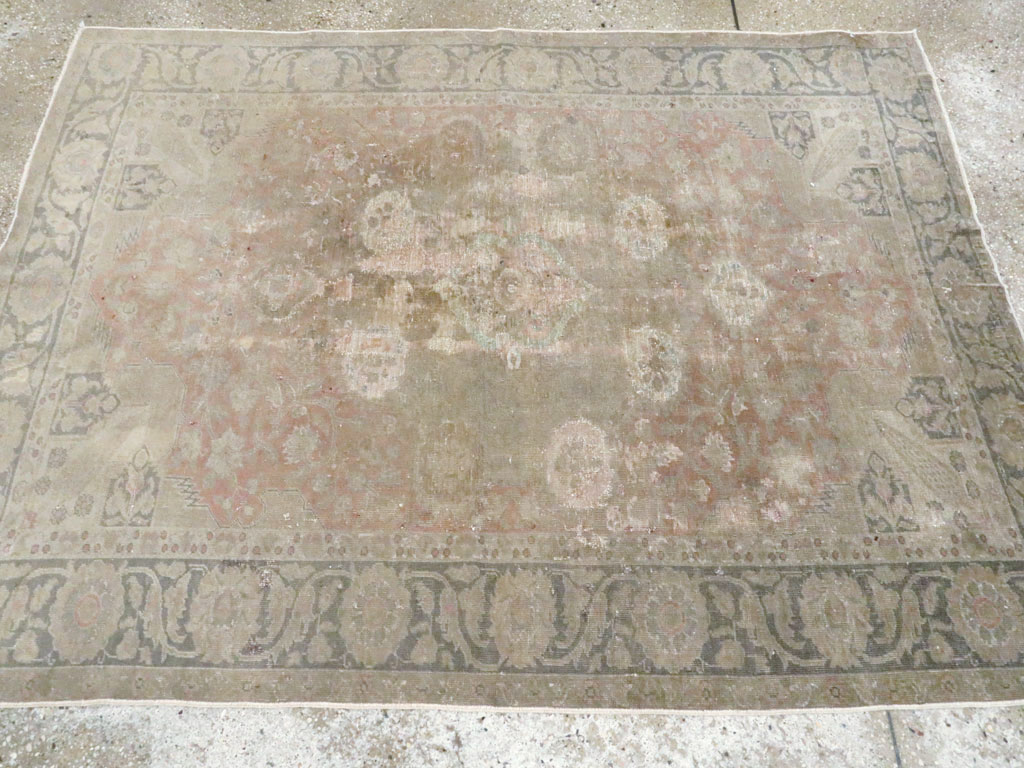 Vintage Turkish Sivas Distressed Rug, No.14763 - Galerie Shabab