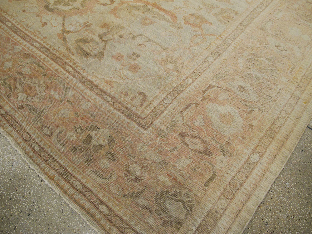Antique Persian Sultanabad Carpet, No.14931 - Galerie Shabab
