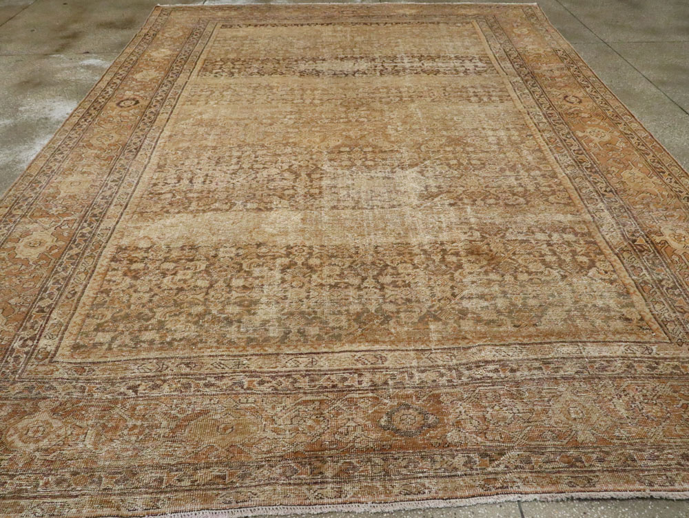 Antique Persian Distressed Mahal Carpet, No.14948 - Galerie Shabab