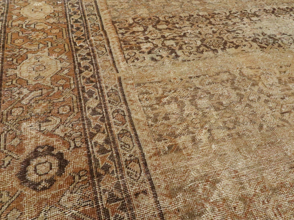 Antique Persian Distressed Mahal Carpet, No.14948 - Galerie Shabab