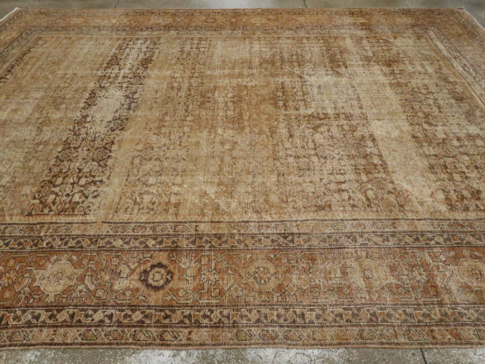 Antique Persian Distressed Mahal Carpet, No.14948 - Galerie Shabab