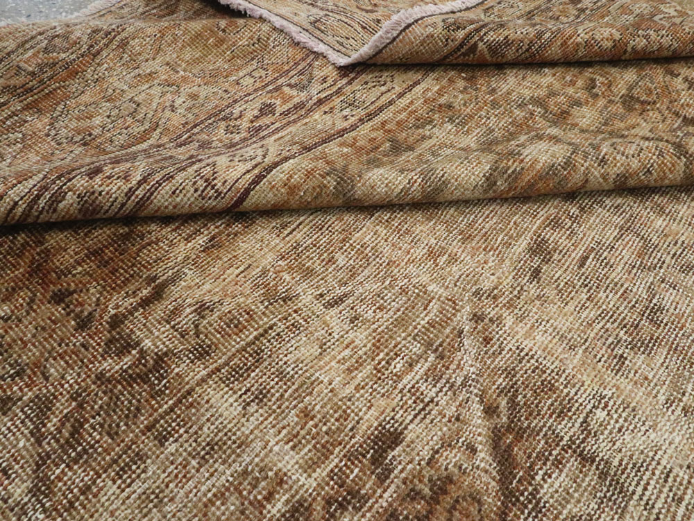 Antique Persian Distressed Mahal Carpet, No.14948 - Galerie Shabab