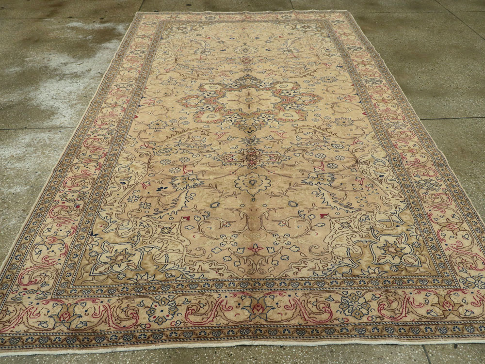 Vintage Turkish Sivas Carpet, No.14972 - Galerie Shabab