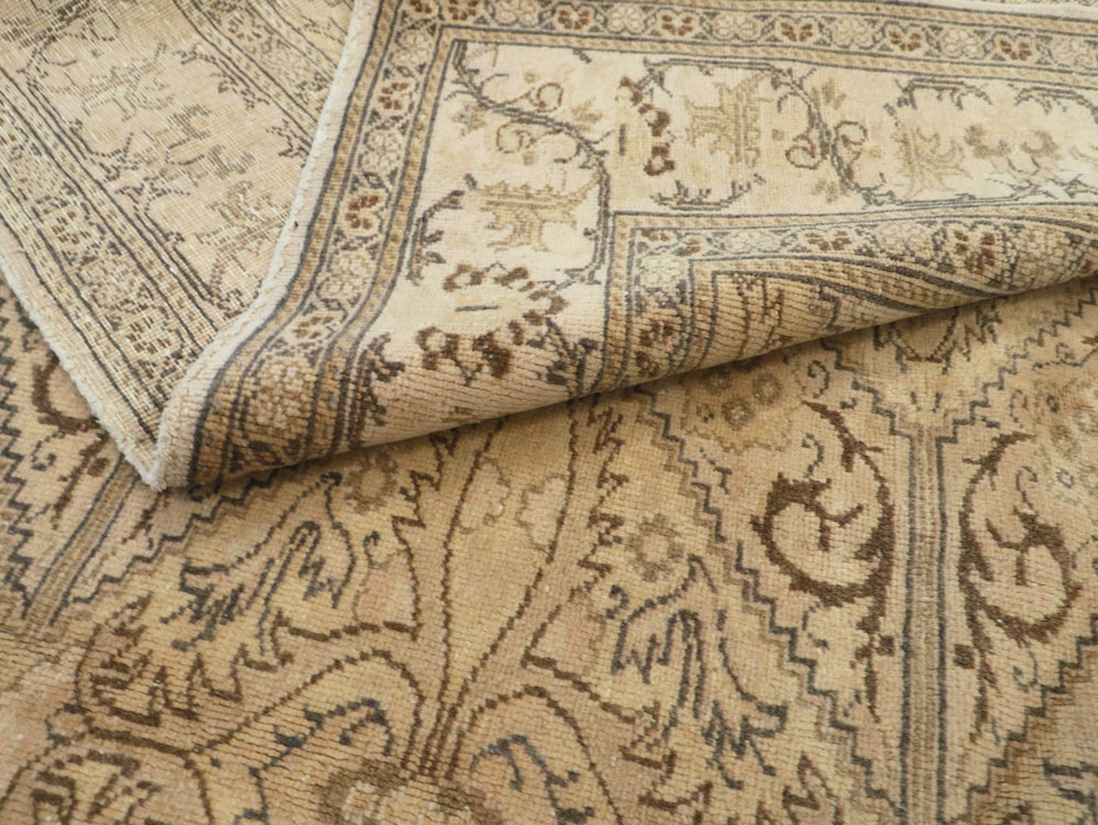 Vintage Turkish Sivas Carpet, No.14973 - Galerie Shabab