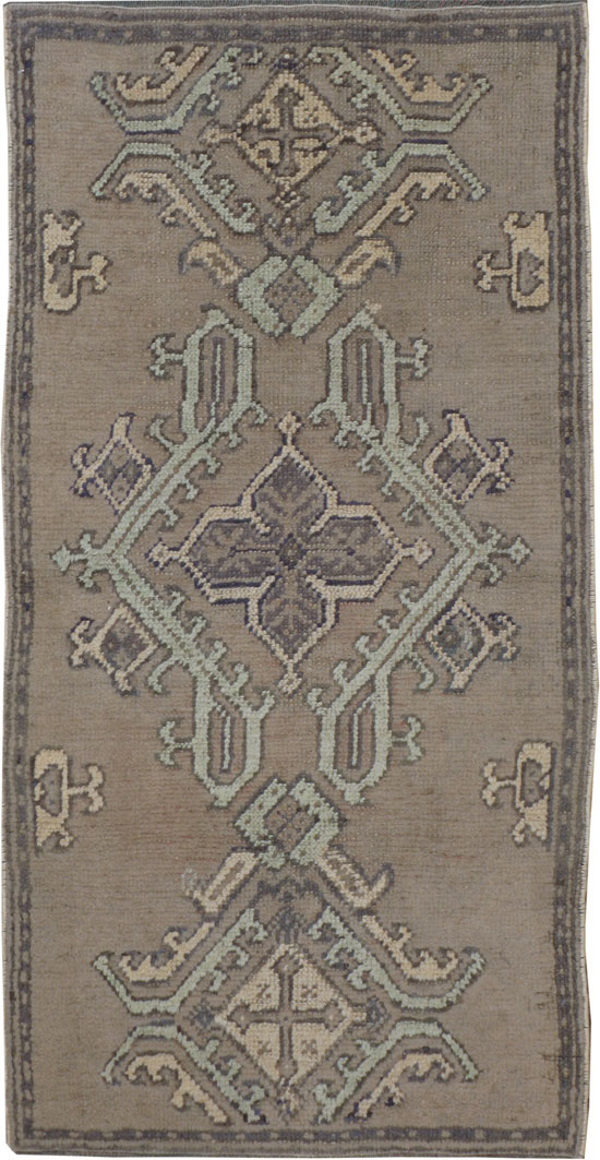 Antique Oushak Rug, No.15167 - Galerie Shabab