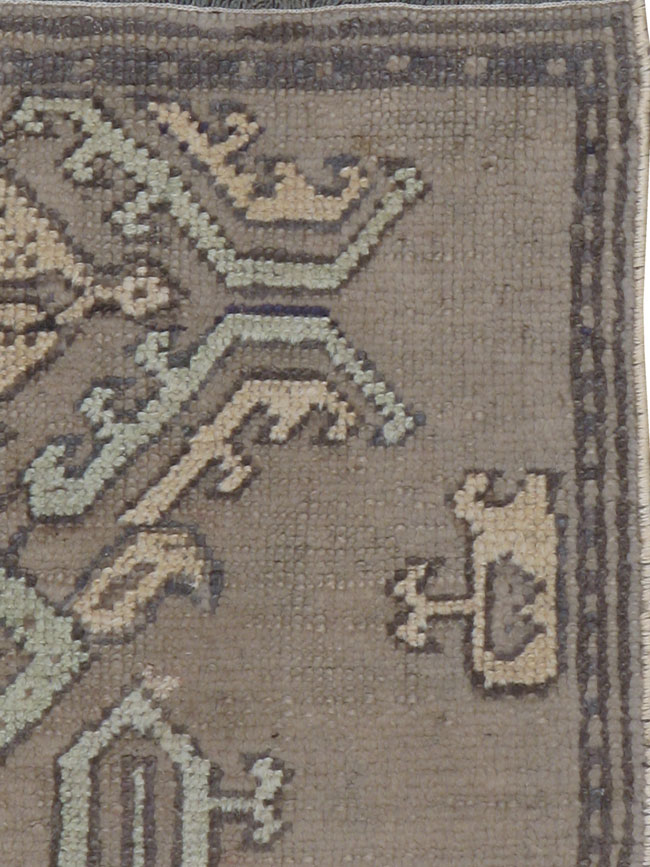 Antique Oushak Rug, No.15167 - Galerie Shabab